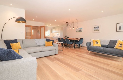 Bugford Cottage | 4 COURT TERRACE, HILLFIELD VILLAGE, family friendly in Dartmouth