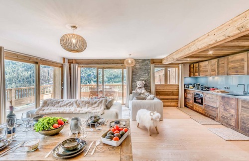 Les Boisses Apartment | 4* Duplex Apartment on the Slopes in Tignes with Hotel Services and Spa Access