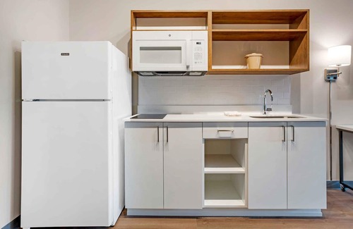 Trailer Estates Hotel | 4 Extended Stay Units | Bradenton Location | Near Downtown