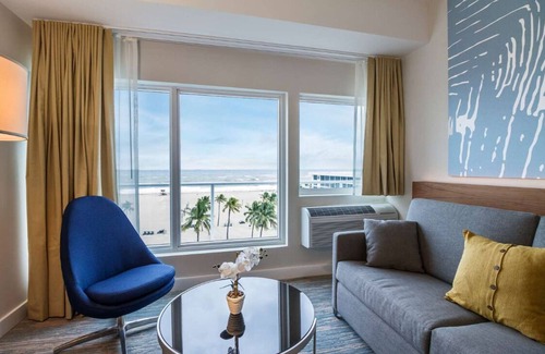 Central Beach Hotel | 4 Family-Friendly Units Near Beach & Park Access