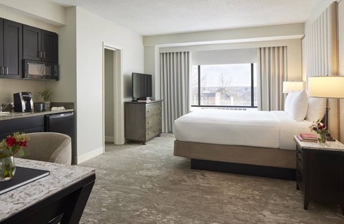Capitol Hill Hotel | 4 Family-Friendly Suites w/Kitchenettes | Near Landmarks & Dining Spots