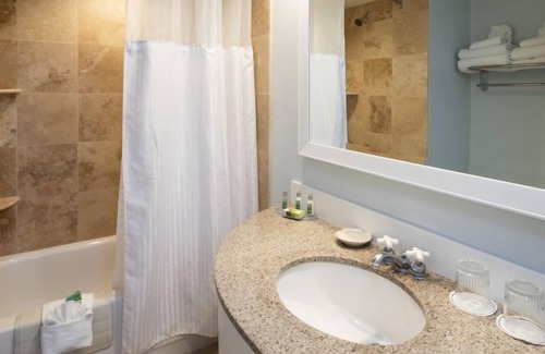 St. Pete Beach Hotel | 4 Family-Friendly Rooms, Beach Getaway, Parking and Onsite Pool!