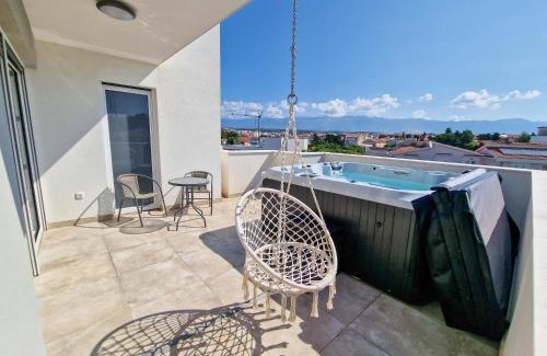 Zrce Villa | 4 GENTLEMEN VILLAS with private jacuzzi