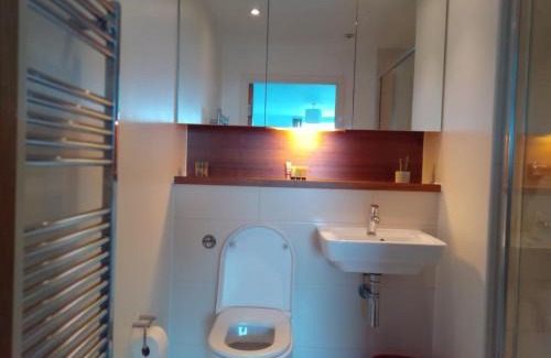 Chatham Apartment | 4 Guests - Marina Point East Escape in Kent