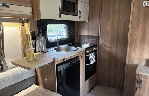 Durham Cabin | 4 Guests - Pet Friendly - Durham Caravan Retreat