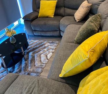 Greenwich Apartment | 4 Guests - PetOK - Parking - 35min Central London
