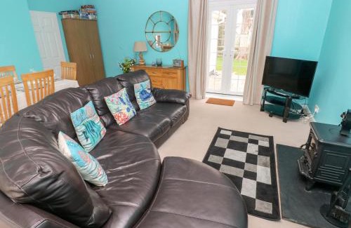Kilgetty House | 4 Hanbury Lodge