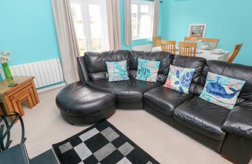 Kilgetty House | 4 Hanbury Lodge