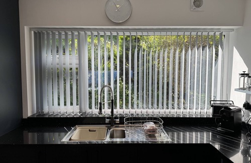 Brixham Cottage | 4 Heath Rise - sleeps 6 guests in 3 bedrooms