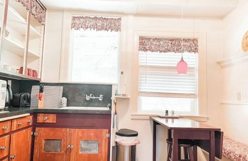 Mariposa Apartment | #4 Historic Downtown Apartment w/kitchennn