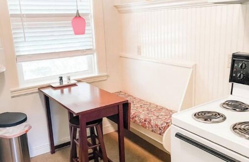 Mariposa Apartment | #4 Historic Downtown Apartment w/kitchennn