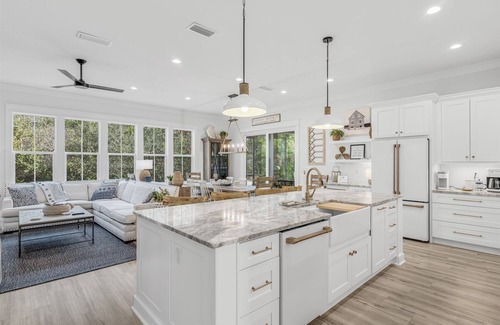 Lakeside at Blue Mountain Beach House | 4 KING En-suites + Media/bunk room, 4 Bikes and beach chairs, Golf Cart Option `Seaglass`
