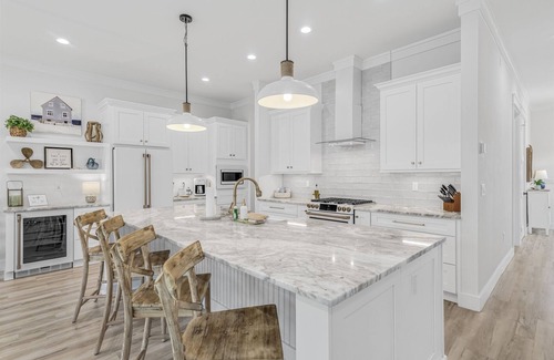 Lakeside at Blue Mountain Beach House | 4 KING En-suites + Media/bunk room, 4 Bikes and beach chairs, Golf Cart Option `Seaglass`