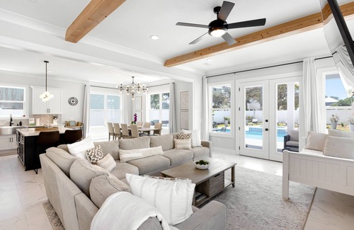 San Juan House | 4 Master Bedrooms - Large Private Pool With Spillover Spa
