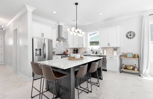 San Juan House | 4 Master Bedrooms - Large Private Pool With Spillover Spa