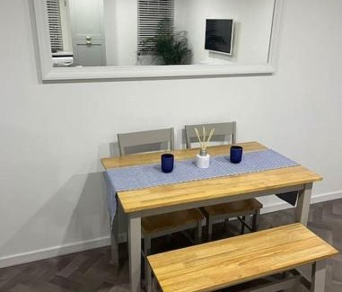 Warwick Town Centre Apartment | 4 Mellors Court