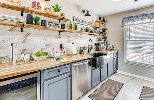 Church Street Cottage | 4 Mi to Airport: Atlanta Home w/Deck & Hot Tub