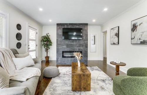 Sylvan Hills House | 4 Mi to Aquarium and Arenas Modern Atlanta Home