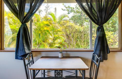 Keaau Apartment | 4 Mi to Beach Keaau Retreat with Relaxing Porch!