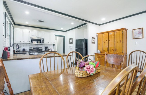Vollintine-Evergreen House | 4 Mi to Beale Street & FedExForum: Home w/Yard!