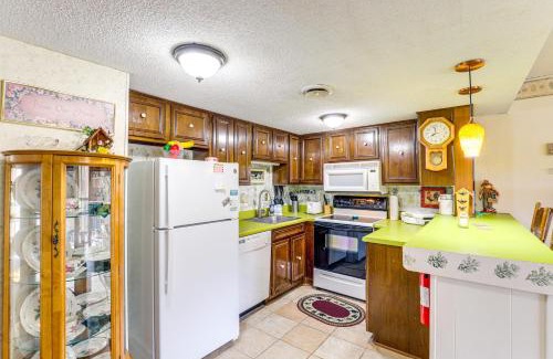 Sevierville Apartment | 4 Mi to Douglas Lake Mtn Retreat with Pool Access!