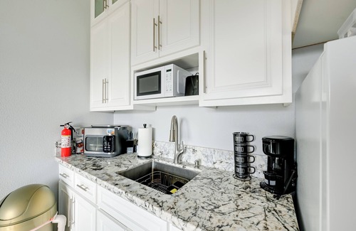Madera Apartment | 4 Mi to Downtown Madera: Cozy Studio Apartment