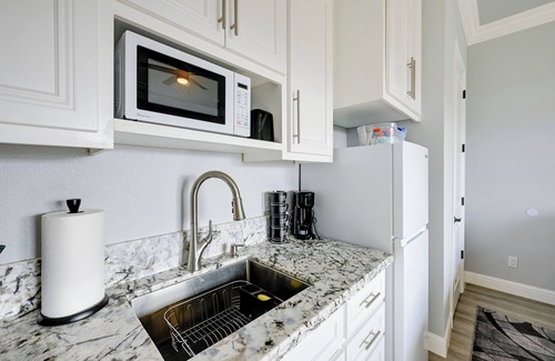 Madera Apartment | 4 Mi to Downtown Madera: Cozy Studio Apartment