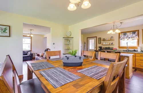 Granville House | 4 Mi to Dtwn Granville: Family Home w/Deck!