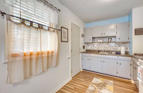Portsmouth House | 4 Mi to Dtwn: Home w/Fenced Yard in Portsmouth!