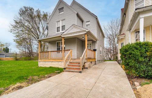Cleveland House | 4 Mi to Dtwn Modern Retreat with Yard in Cleveland