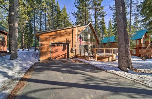 Truckee Cottage | 4 Mi to Dtwn Truckee: Tahoe Donner Home w/Hot Tub