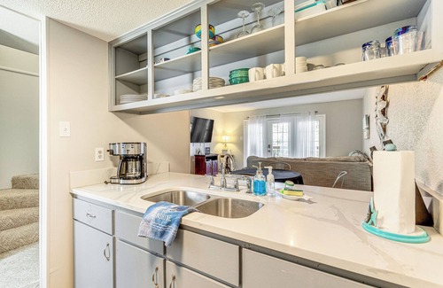 Fairfield Bay Condo | 4 Mi to Greers Ferry Lake: Condo w/Deck & Balcony