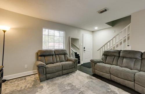 Humble House | 4 Mi to IAH Suburban Houston Townhome