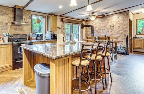 Pittsburg House | 4 Mi to Lake Francis: Peaceful Pittsburg Home