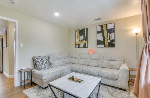 Southeast Houston House | 4 Mi to NRG Stadium Quiet Home with Fenced Yard!