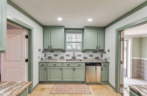 McCormick House | 4 Mi to Savannah River Access: Home w/Fire Pit
