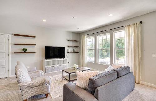 Daybreak House | 4 Mi to The District Family Home with Tennis Access