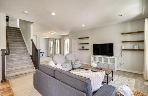 Daybreak House | 4 Mi to The District Family Home with Tennis Access