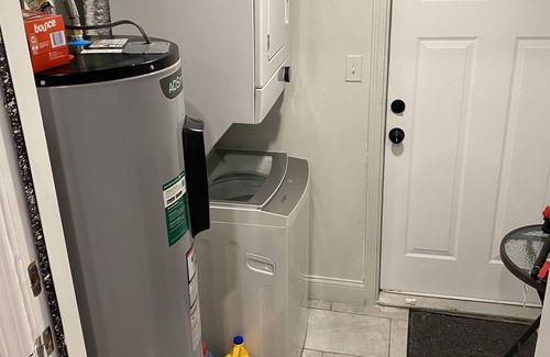 Highland Park Apartment | 4 MILE/RIVERWALK PRIVATE GUESTHOUSE WITH FIREPIT