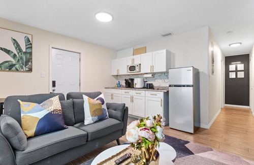 East Tampa House | 4 miles from Downtown Tampa B
