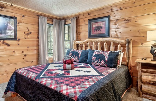 Hemlock Hills Cabin | 4 Miles to Downtown Gburg~HotTub~Firepit