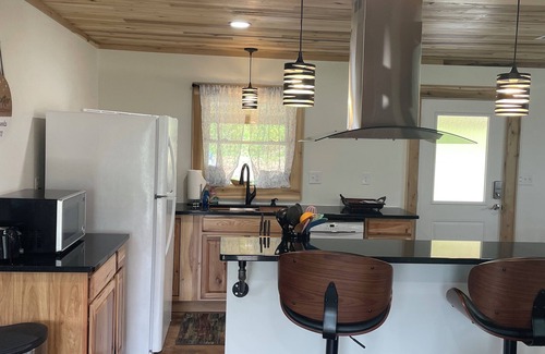 Cherokee House | 4 min 2 Casino, Romantic Getaway, Soaking Tub, 2 King Beds, Near Polar Express