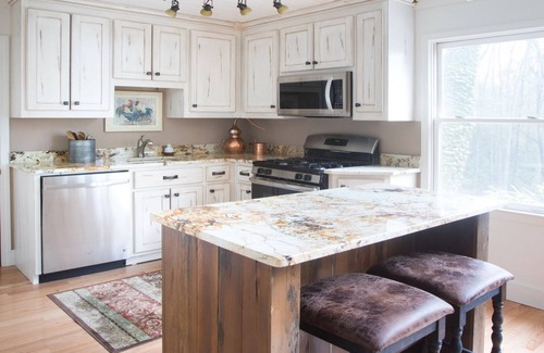 Highlands Cabin | 4 Min To Town, Screened Porch, Stunning Wooded Views, Dogs Ok,