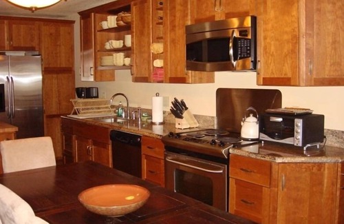 Mammoth Lakes Condo | 4 minute Walk to Canyon Lodge from Luxury Remodeled Ski Condo at Chamonix #83