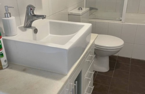 Guildford Apartment | 4 minutes away from station