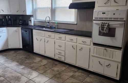 Asbury Park House | 4 minutes to famous Asbury boardwalk, beach, and other attractions.