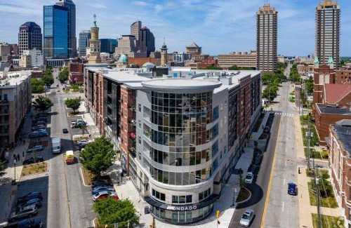 Chatham-Arch Apartment | 4 modern apts near nightlife & attractions