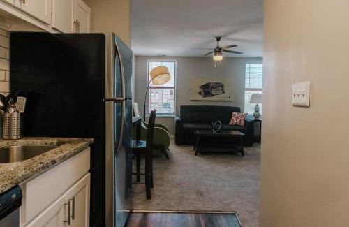 Chatham-Arch Apartment | 4 modern apts near nightlife & attractions