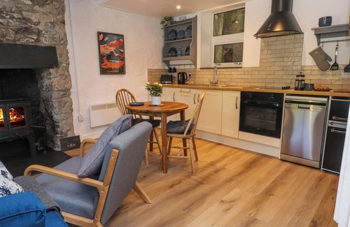 Beddgelert Cottage | 4 OLD TANRHIW, pet friendly, character holiday cottage in Beddgelert