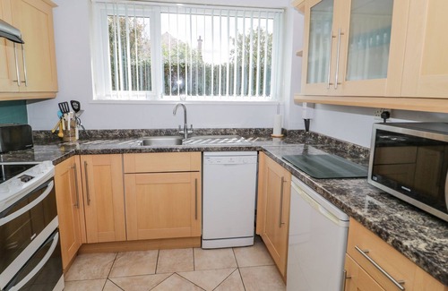 Penrhyn Bay Cottage | 4 PENRHYN BEACH EAST, pet friendly, with a garden in Penrhyn Bay